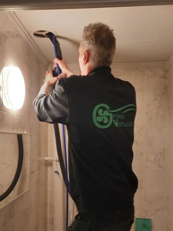 Rengjøring av ventilasjon på bad
